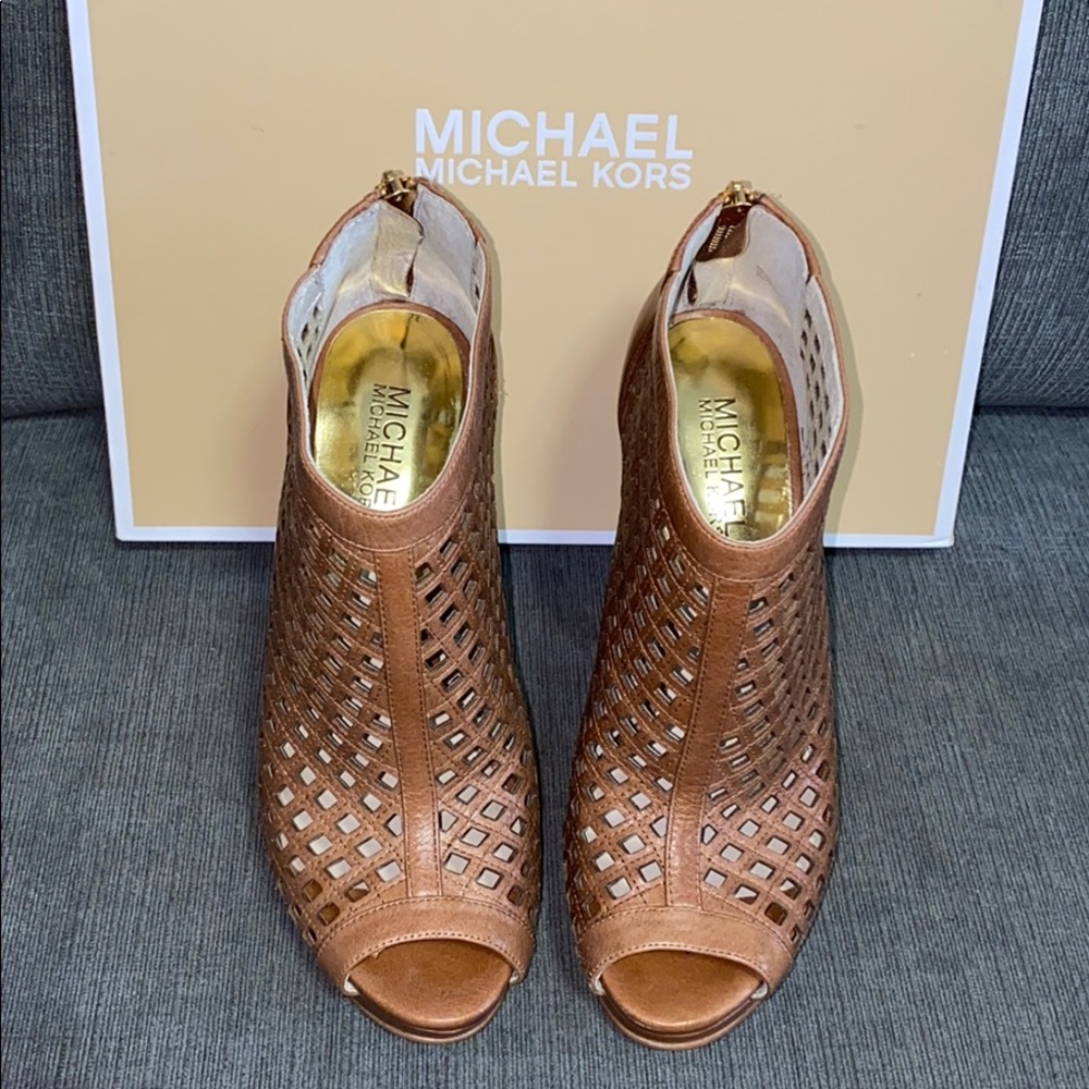 👠 Michale Kora Heels